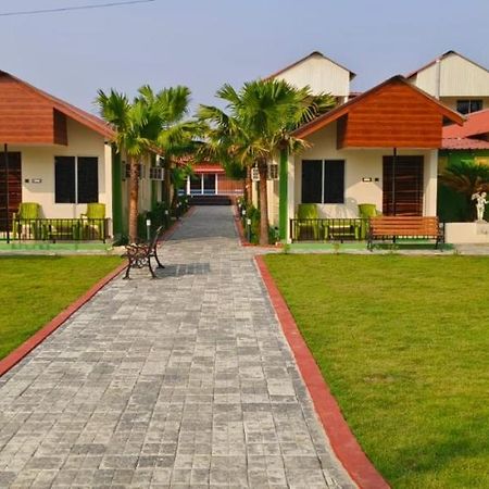 New Mouchak Hotel & Resorts Tajpur Extérieur photo