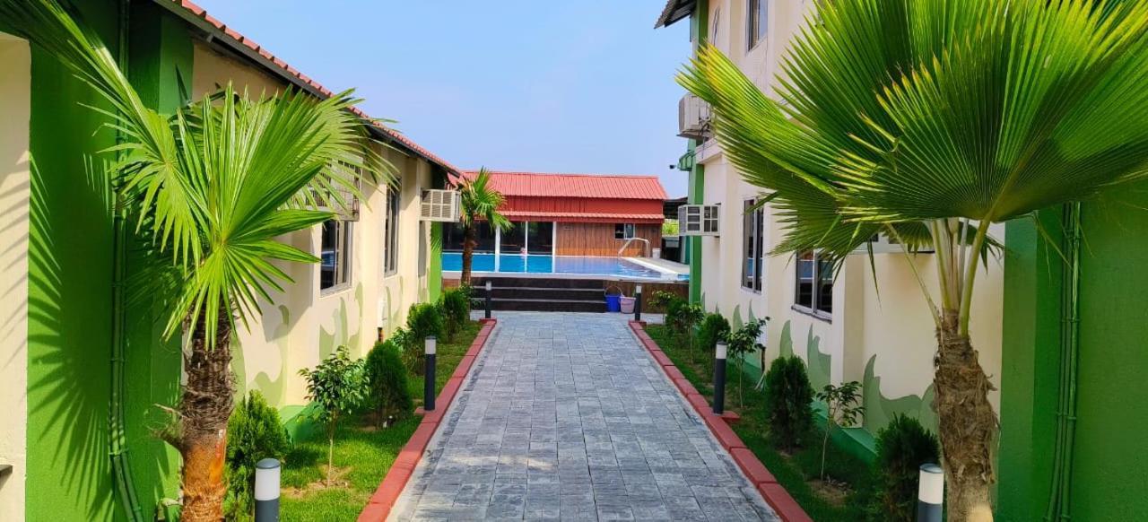 New Mouchak Hotel & Resorts Tajpur Extérieur photo